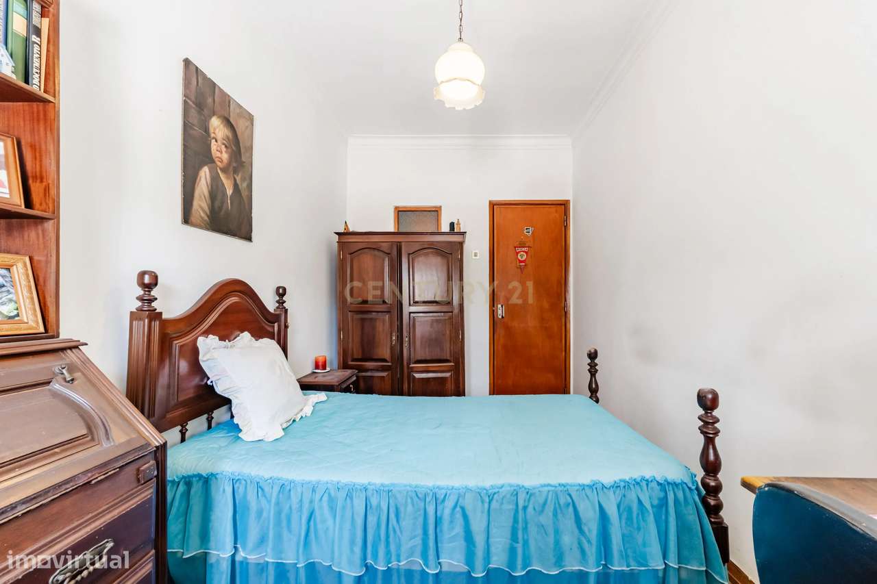 Apartamento T4 - Laranjeiro-9