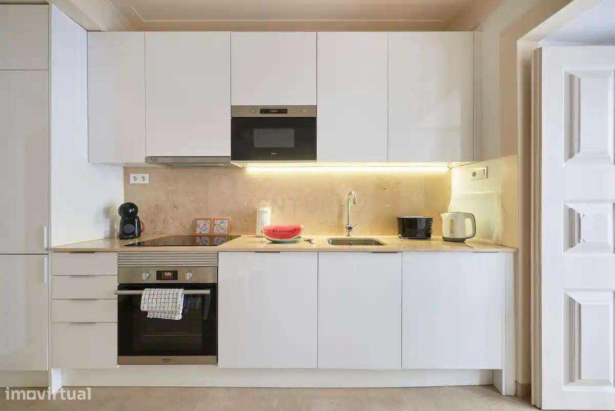 Apartamento T2 renovado e mobilado com pátio exterior privado. Em vend - Grande imagem: 3/12