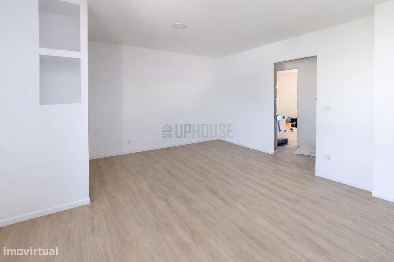 Apartamento T3 com Garagem, Totalmente Remodelado - Abraveses - Grande imagem: 2/13