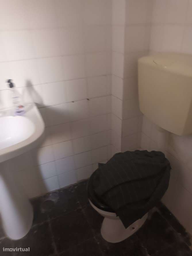 Vende-se Loja Algés Miraflores 60 m2 R/Chão-5