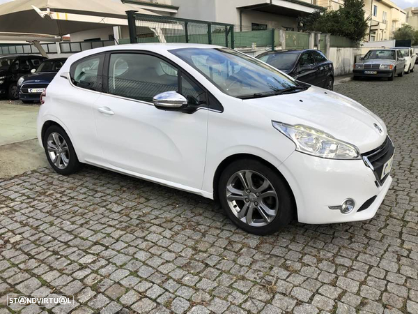 Peugeot 208 1.6 e-HDi Allure - 3