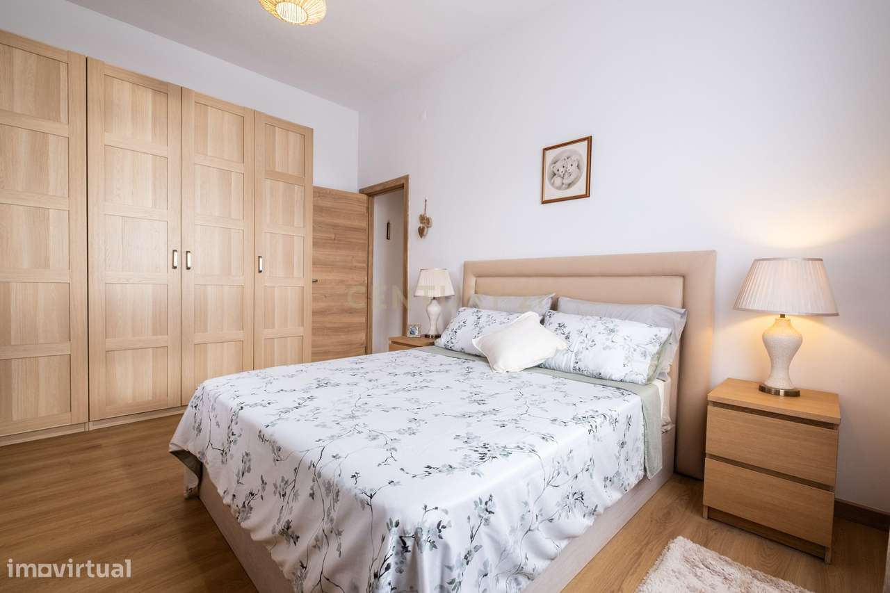 Moradia T2 Remodelada em Câmara de Lobos com Vista para o Pôr do Sol-23