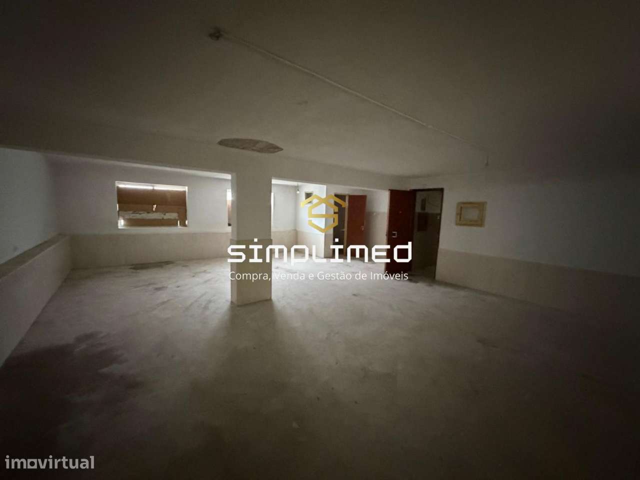 Cave Ampla com Janelas ,Excelente Localização – Baixa da Banheira - Grande imagem: 5/18