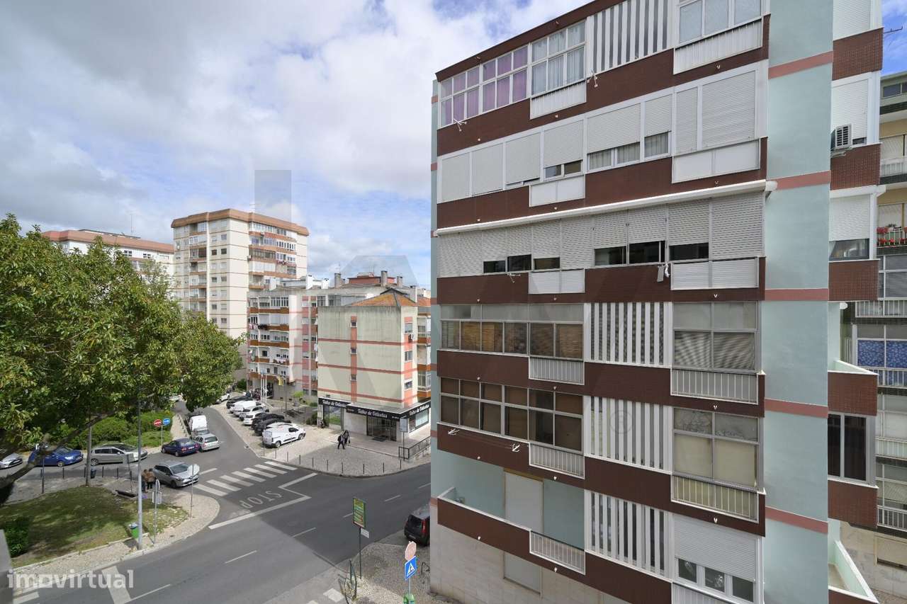 T2 Remodelado | Metro de Odivelas | Elevador | 2 WC | Luz Natural-13