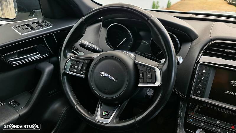 Jaguar F-Pace 2.0 i4D R-Sport AWD Aut. - 12