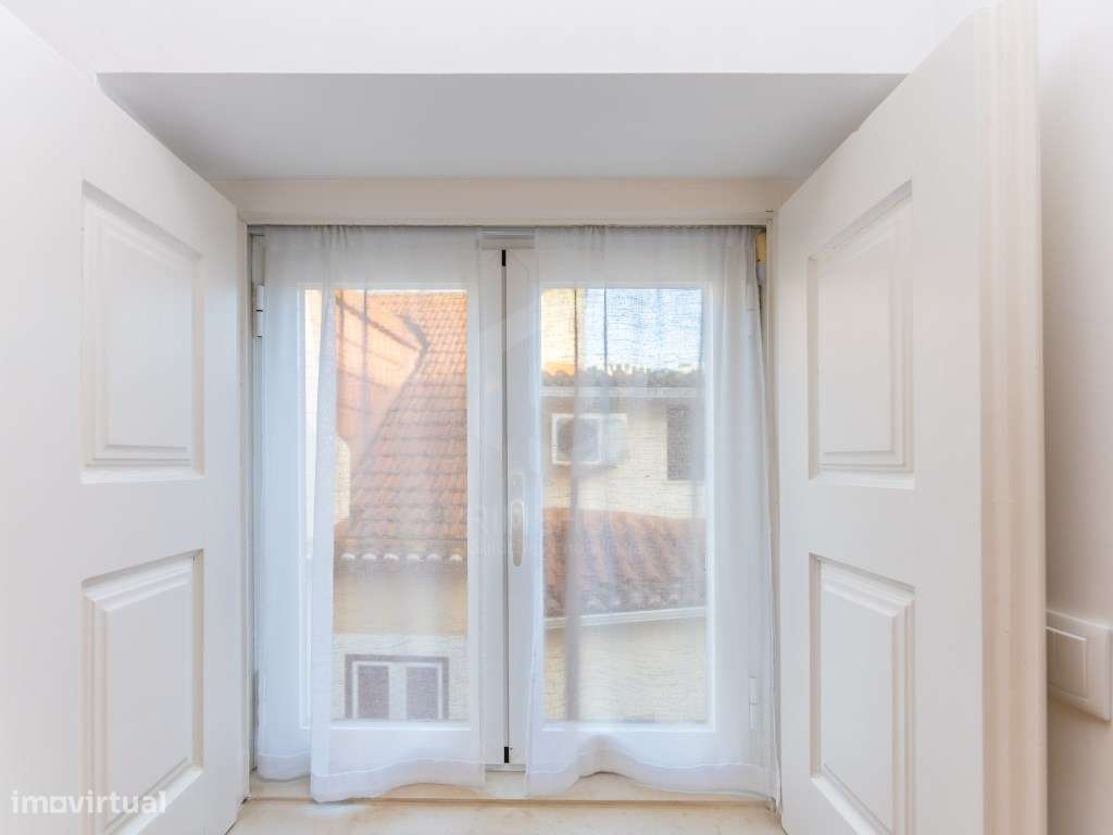 Predio no centro historico do seixal-36