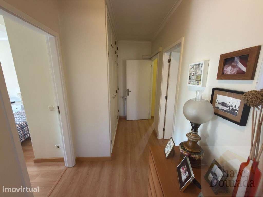Apartamento T3+3 com garagem e sótão - São Martinho do Bispo-16