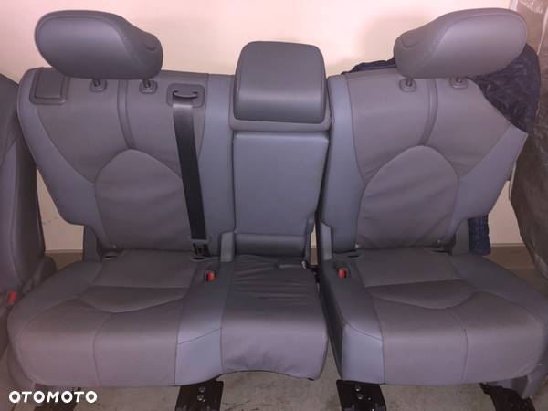 Fotele Toyota Highlander 2020-2021 komplet 7 osobowy - 1