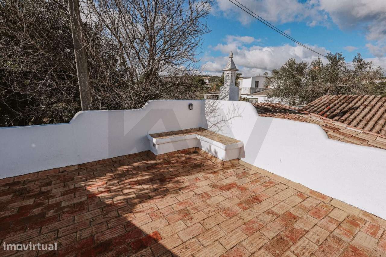 MORADIA  ESPAÇO EXTERIOR  E ZONA DE ESTACIONAMENTO PRIVATIVO-35