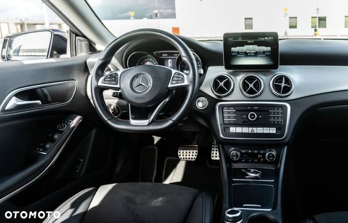 Mercedes-Benz CLA 200 7G-DCT AMG Line - 13