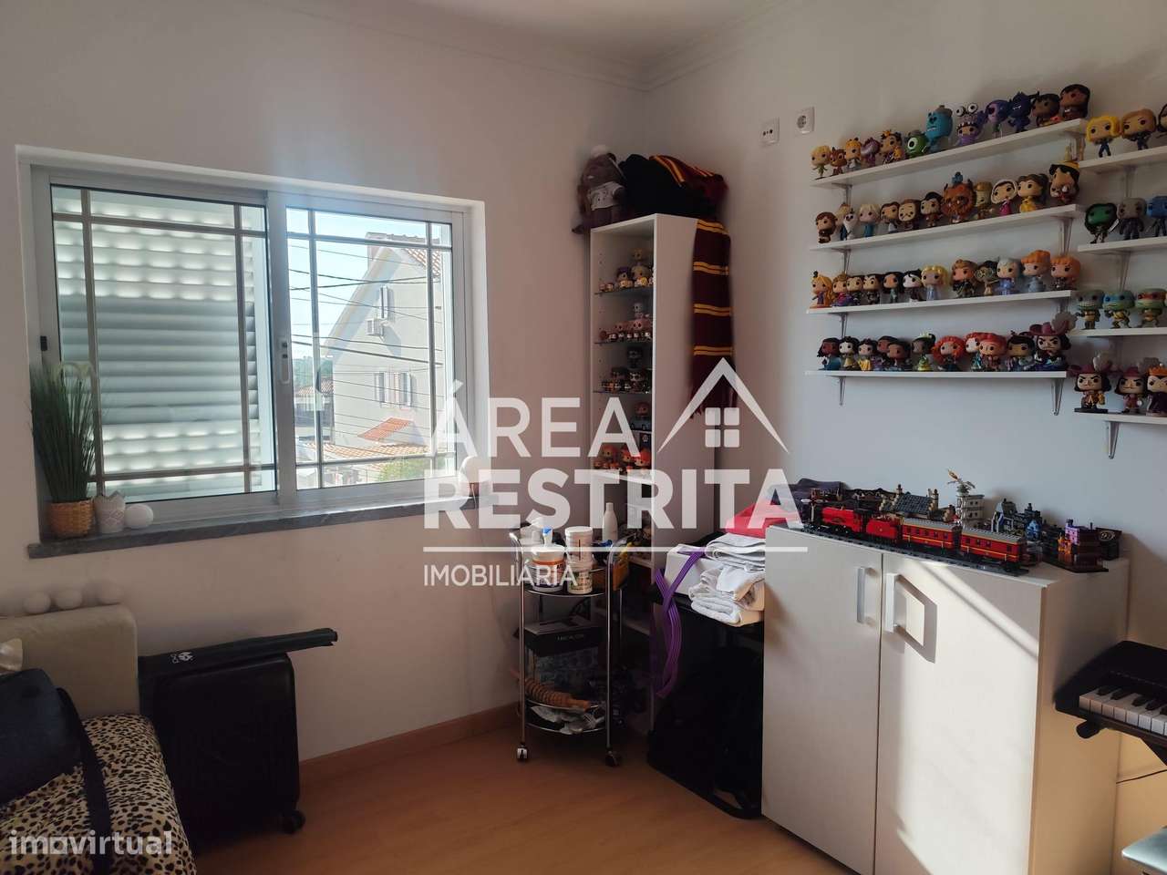 Moradia T3+1 na Quinta do Conde I-18