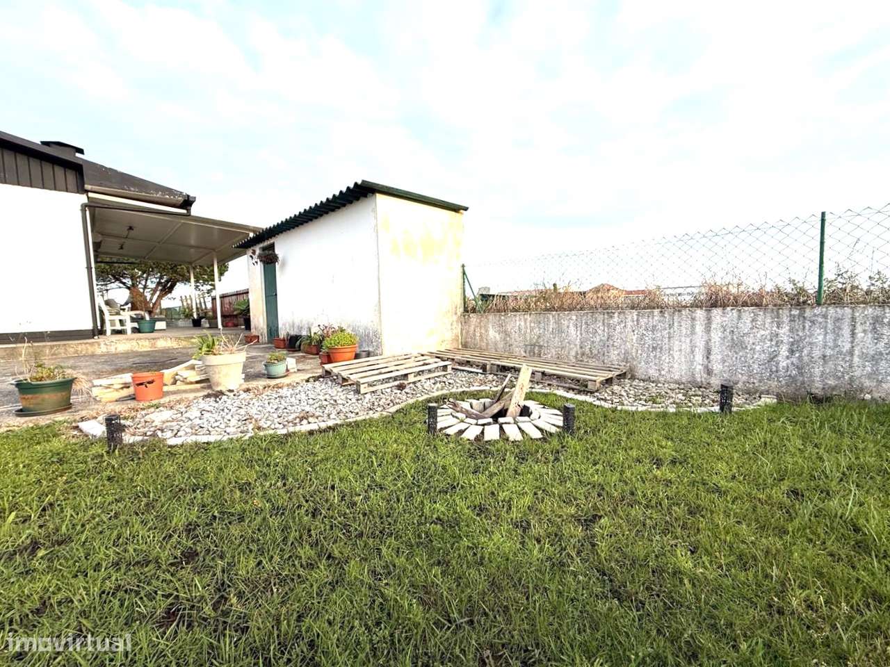 Casa térrea isolada no Torrão do Lameiro, situada junto à Ria-19