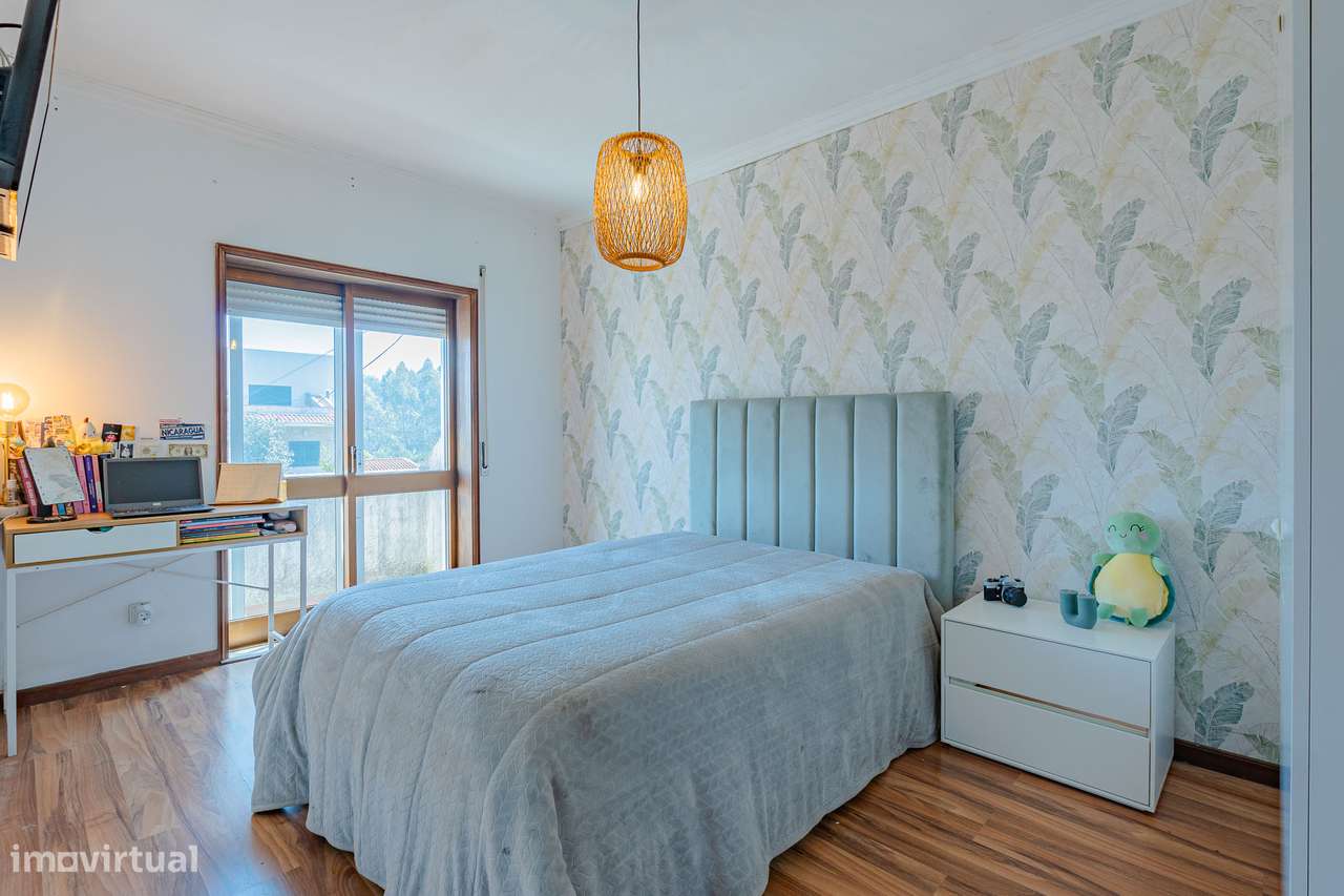 T3 Geminada com jardim, terraço e garagem em Canelas-17