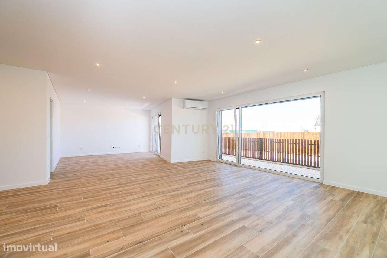 Sintra - Bolembre , moradia T4 nova, construção moderna e linhas conte-5