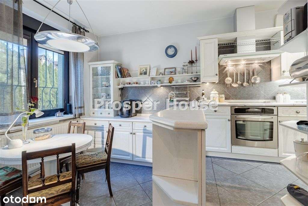 Dom z ładną zagospodarowaną działką.-5