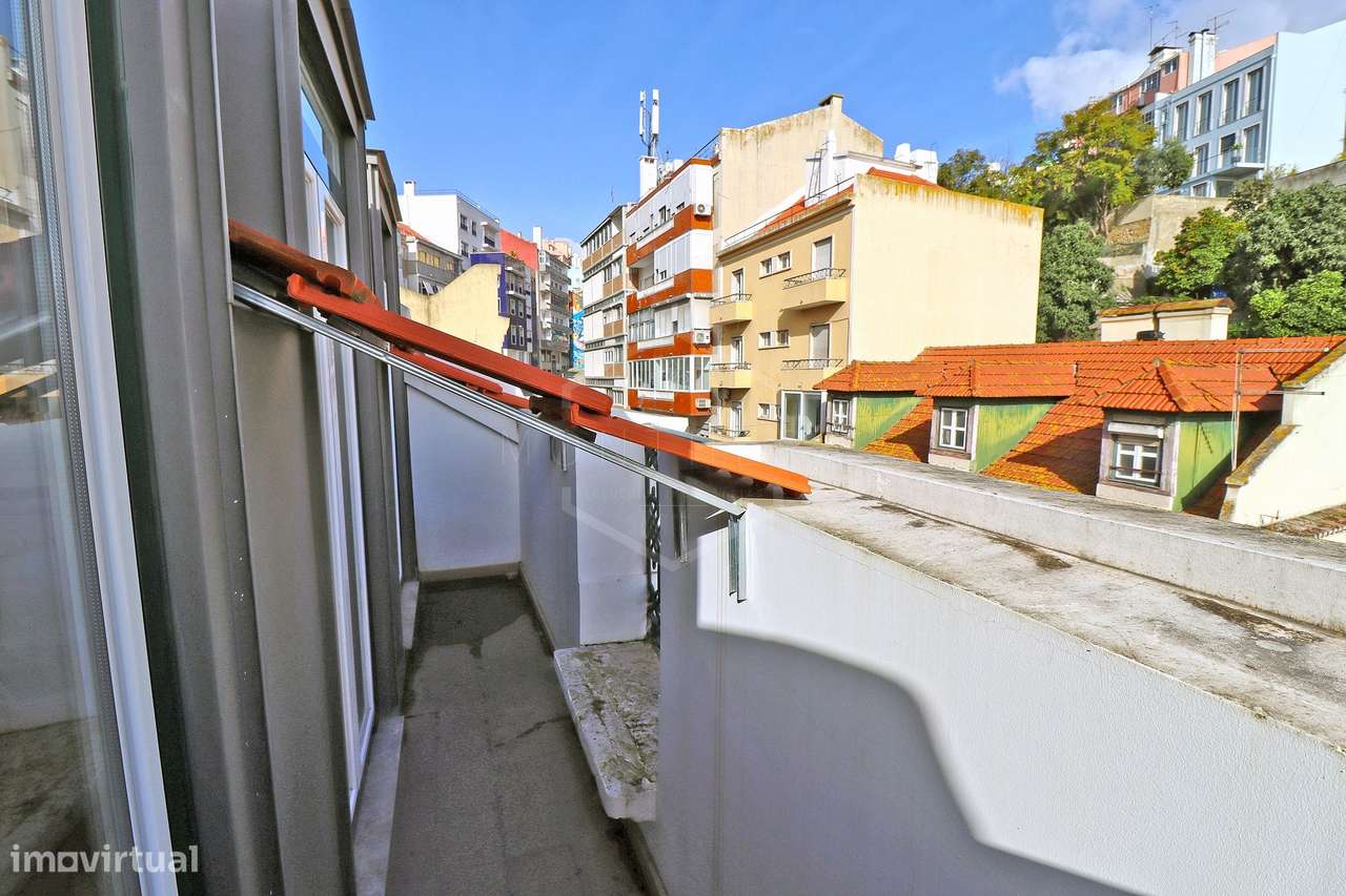 Apartamento T2 remodelado em São Vicente, Lisboa-11