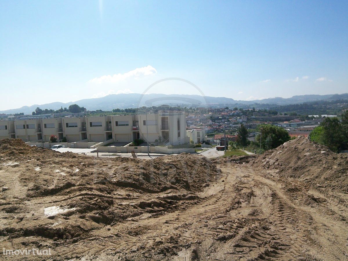 Terreno com aproximadamente 10.000m² com viabilidade para a construção