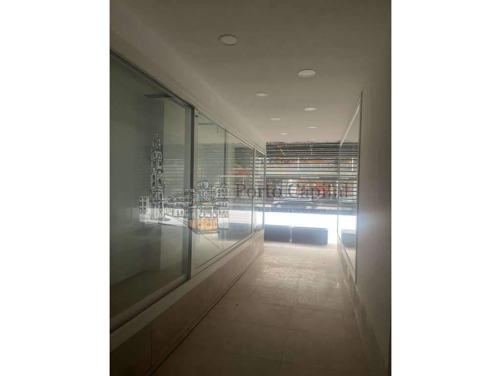 LOJA PARA ARRENDAMENTO JUNTO A ROTUNDA DA BOAVISTA - Grande imagem: 4/34