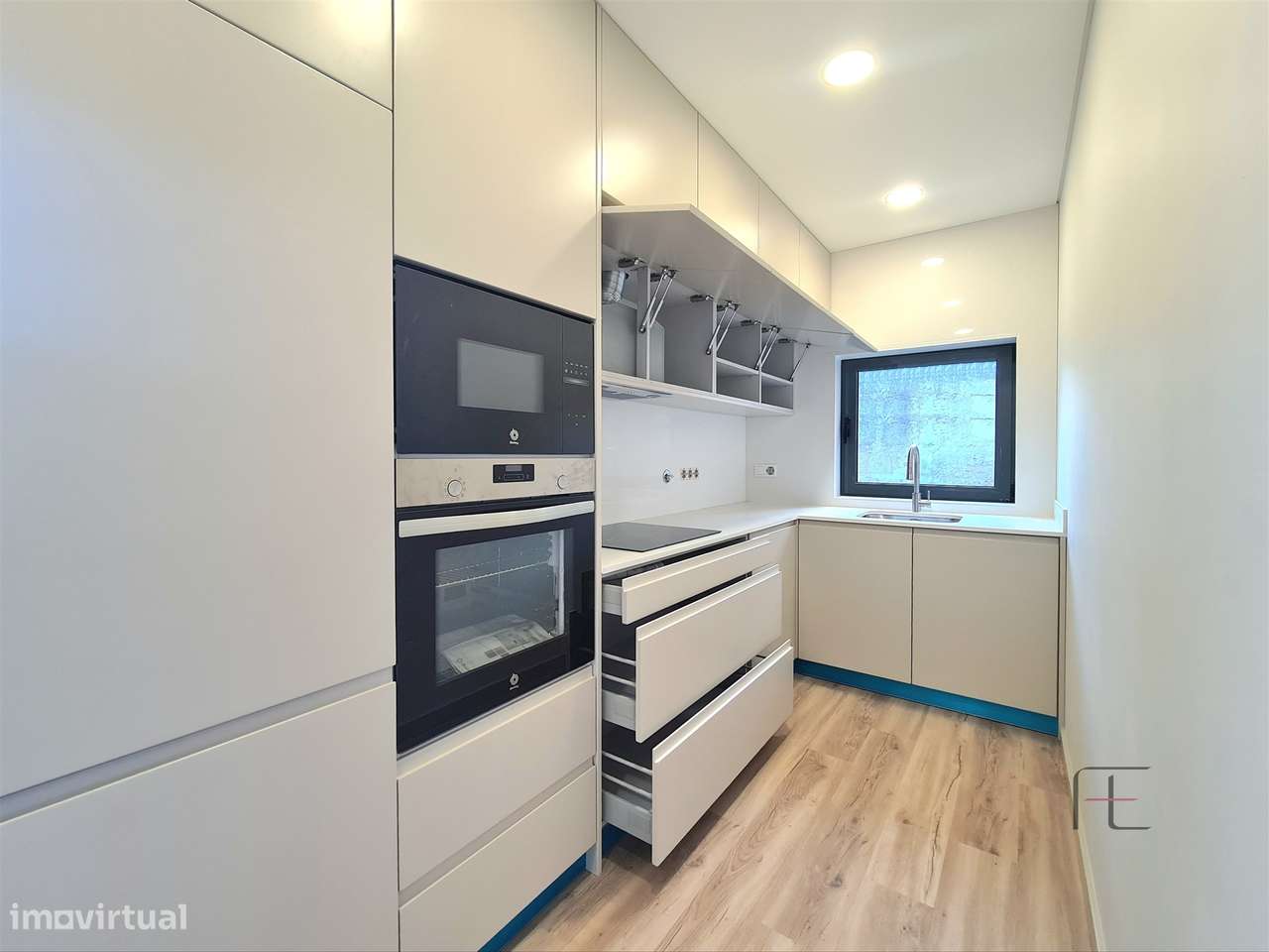 T3 com Terraço, pronto habitar, centro Espinho - Grande imagem: 3/26