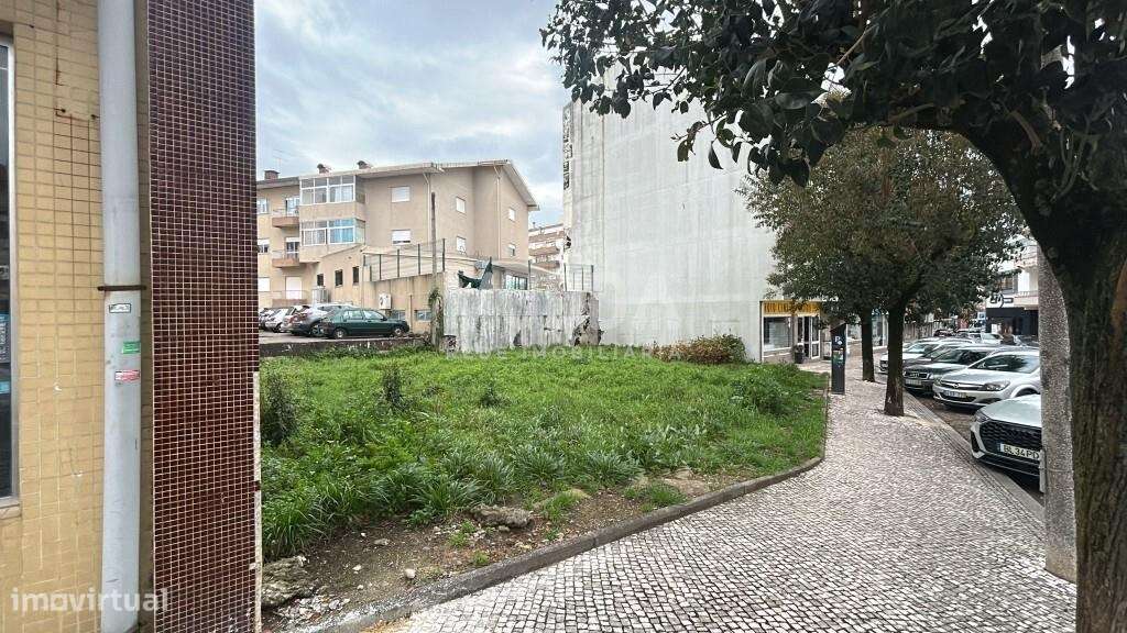 Terreno Urbano com Projeto Pré-Aprovado no Centro de Oliveira de Azemé - Grande imagem: 4/6