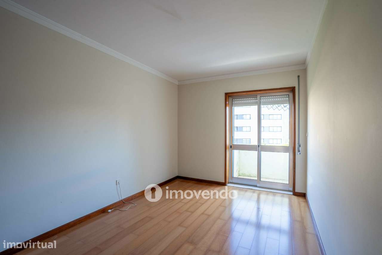 Apartamento T2, com estacionamento e arrecadação, no Porto-17