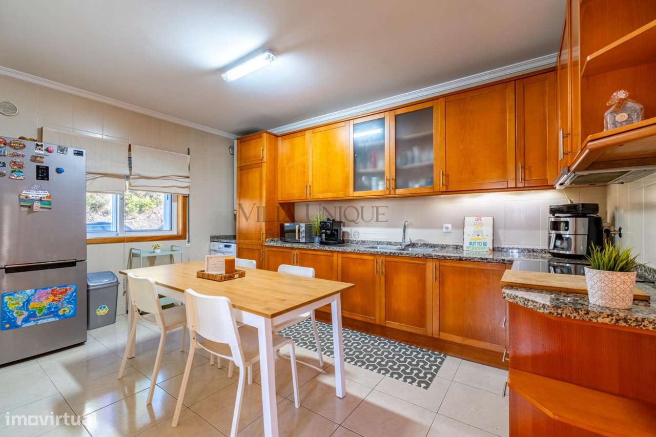 Apartamento T3 com Varanda e Garagem na cave para 2 carros em Fornos-10