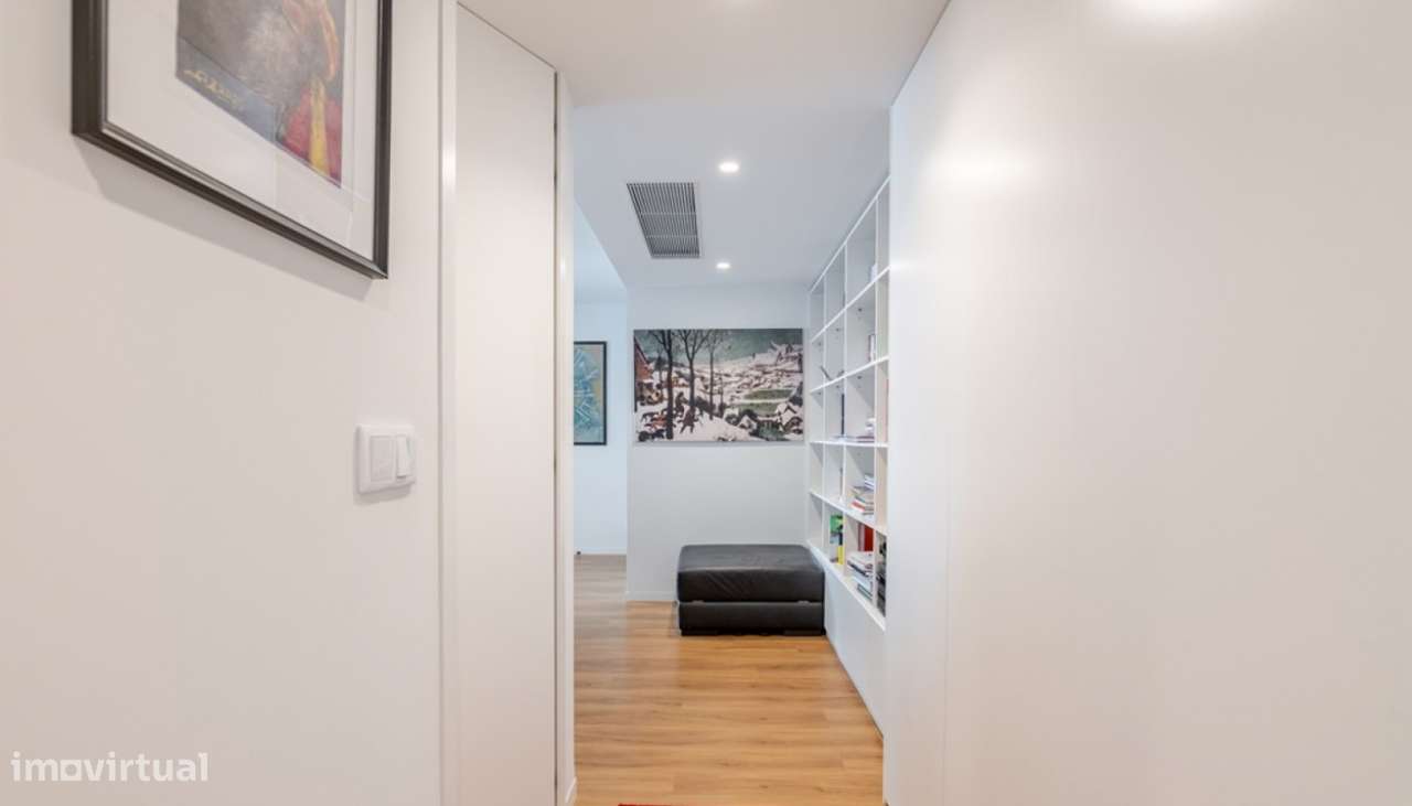 Apartamento T3 com varanda e vistas desafogadas em Leça da Palmeira-9
