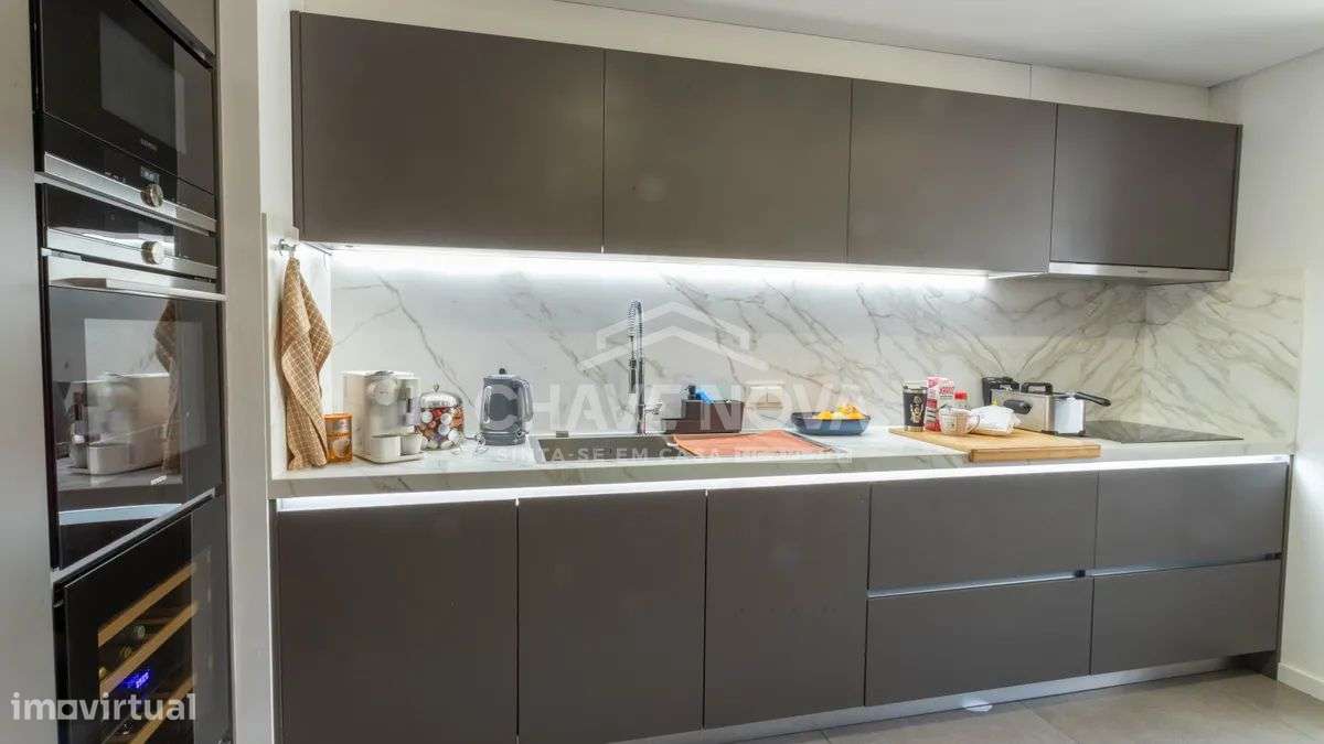 Apartamento T3 Renovado em São João da Madeira-11