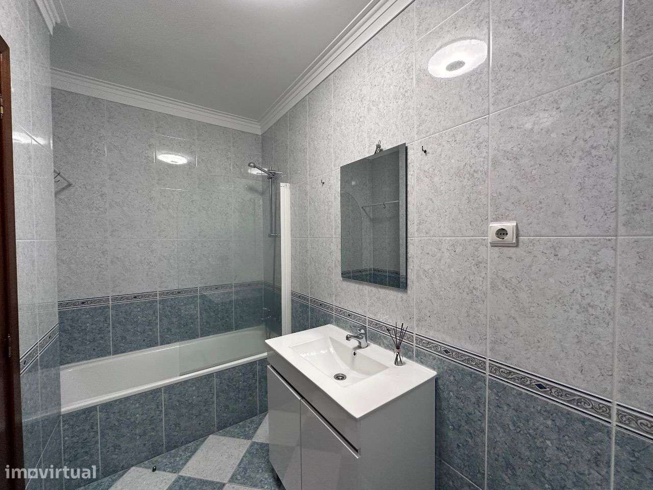 Apartamento T2 com terraço e garagem em Braga - Grande imagem: 5/12