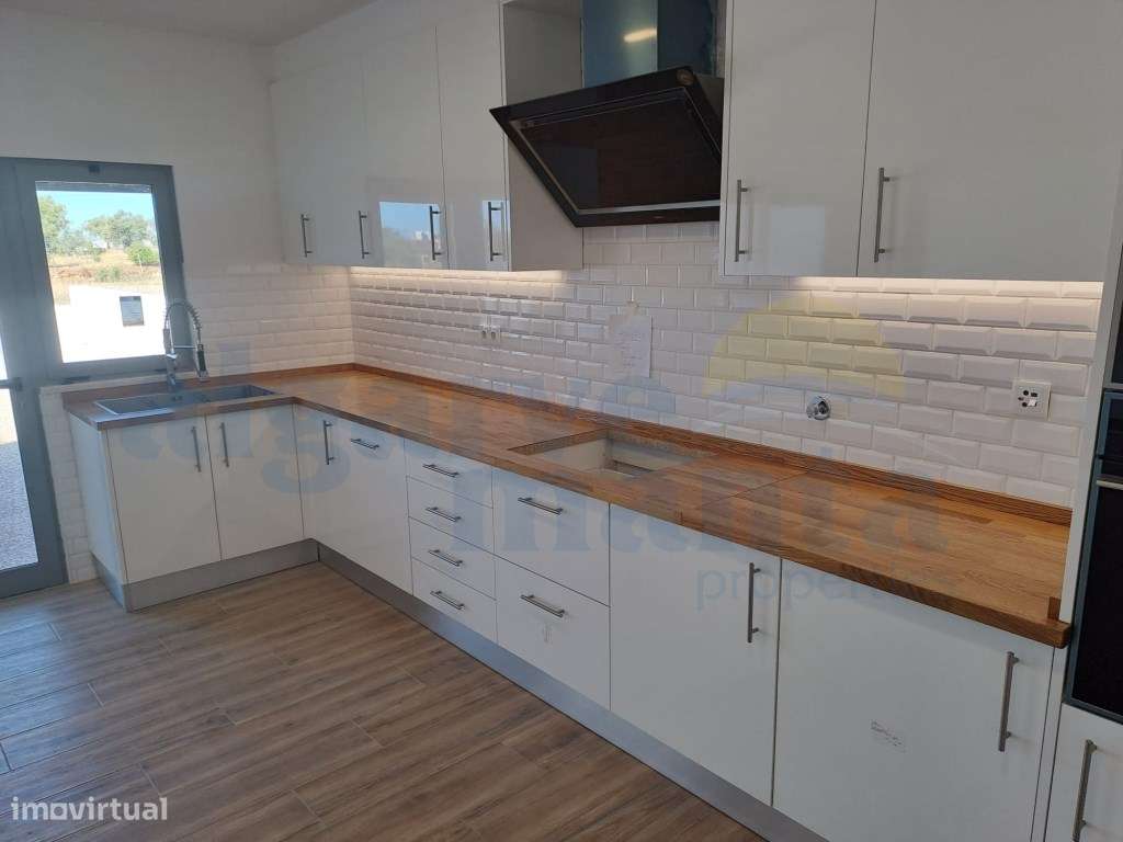 Moradia T3 Moderna com Terraço, Varandas e Estacionamento - Quelfes... - Grande imagem: 4/34