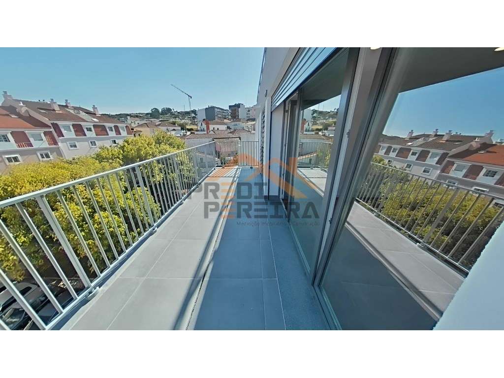 Situado em Loures, T3 com varanda de 12 m2., dois parqueamentos lad... - Grande imagem: 2/27