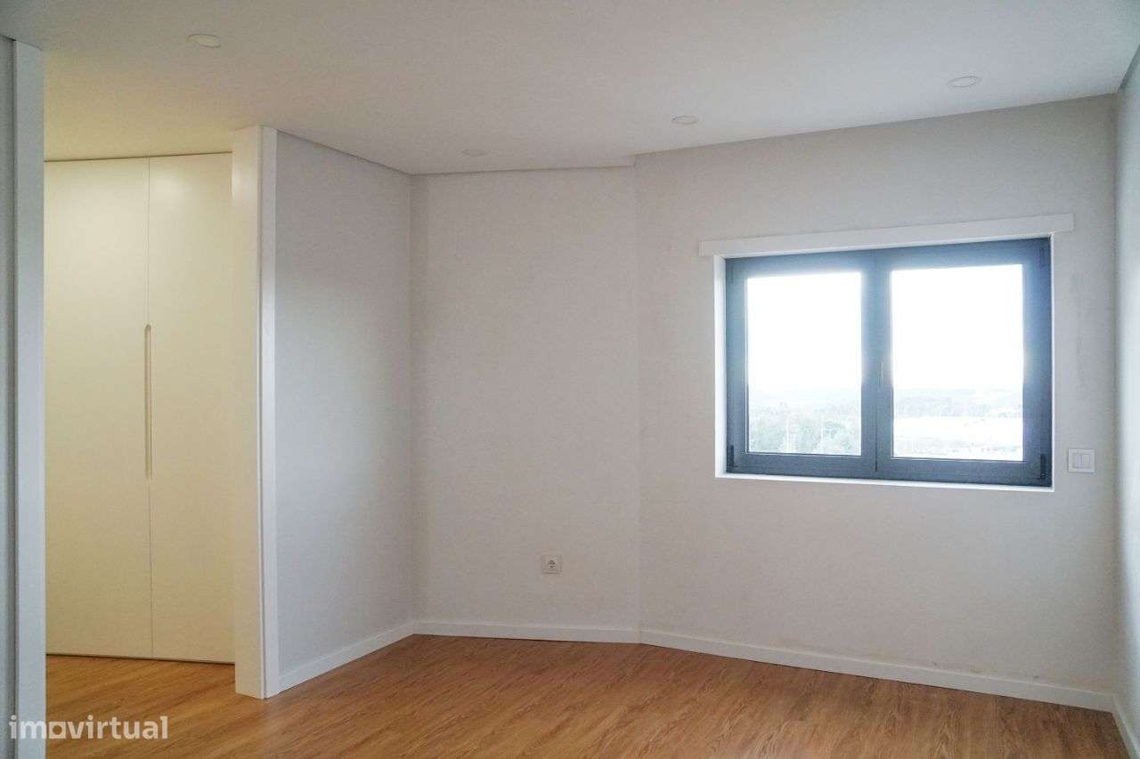 APARTAMENTO T4+1 no CENTRO de Oliveira de Azeméis-15