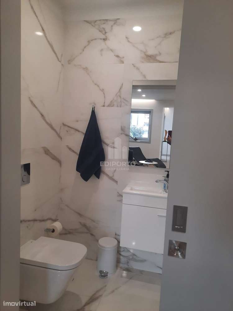 T2 COM GARAGEM E VARANDA   NO PORTO-27