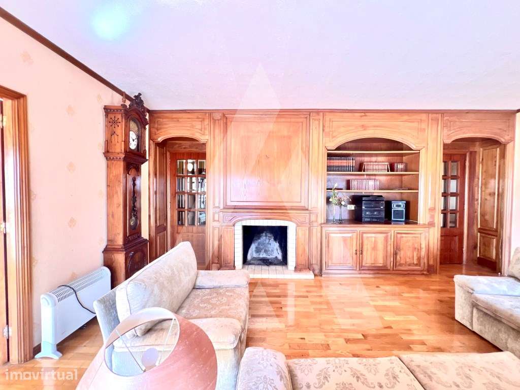 Apartamento T4 Duplex no centro de São João da Madeira-4