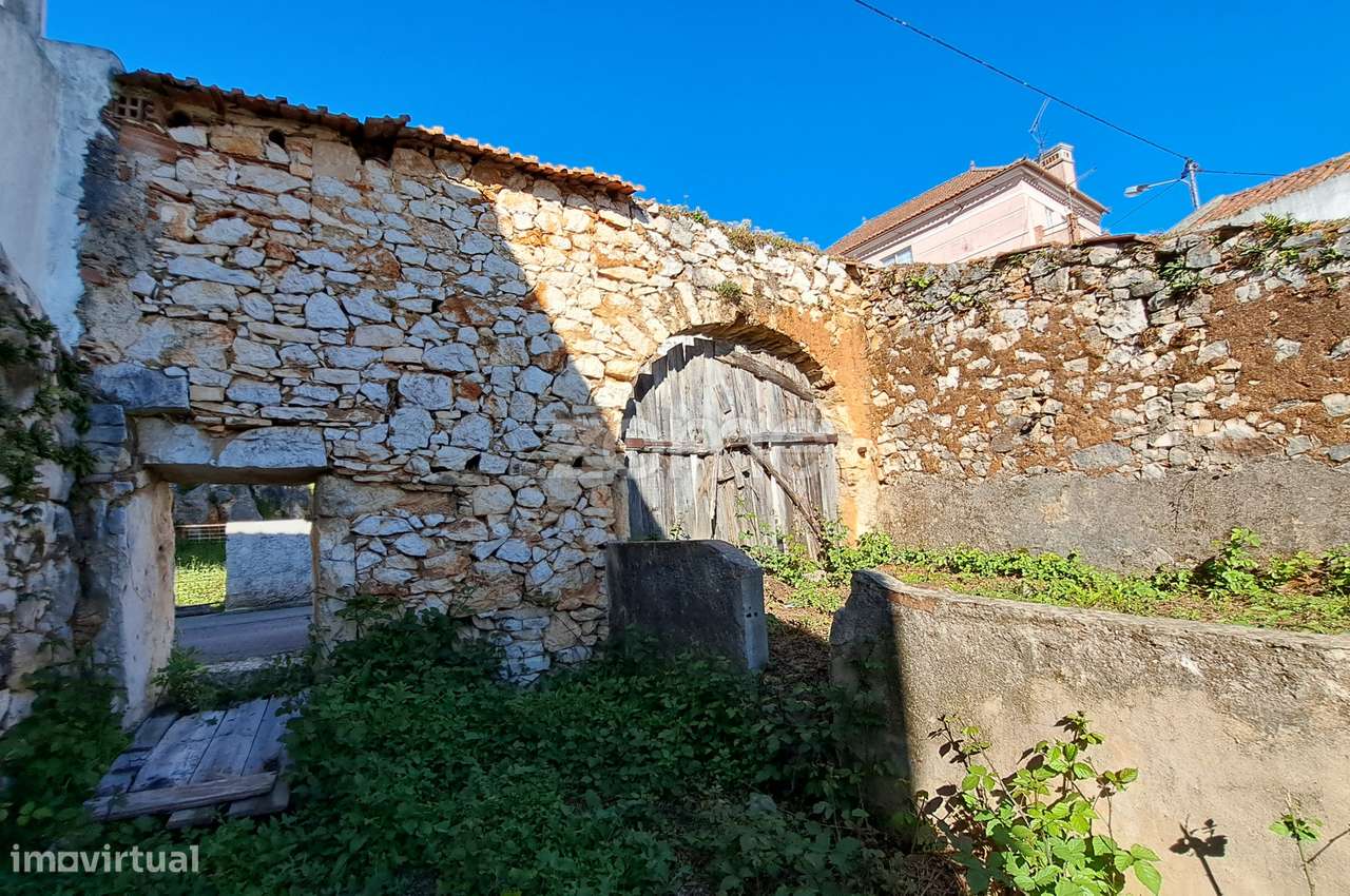 Terreno Urbano com Ruína em Mira de Aire - Grande imagem: 5/16