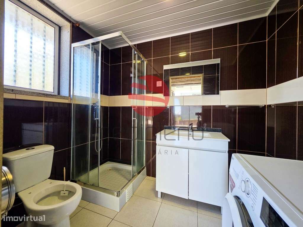 MORADIA T6 C/ GARAGEM-16