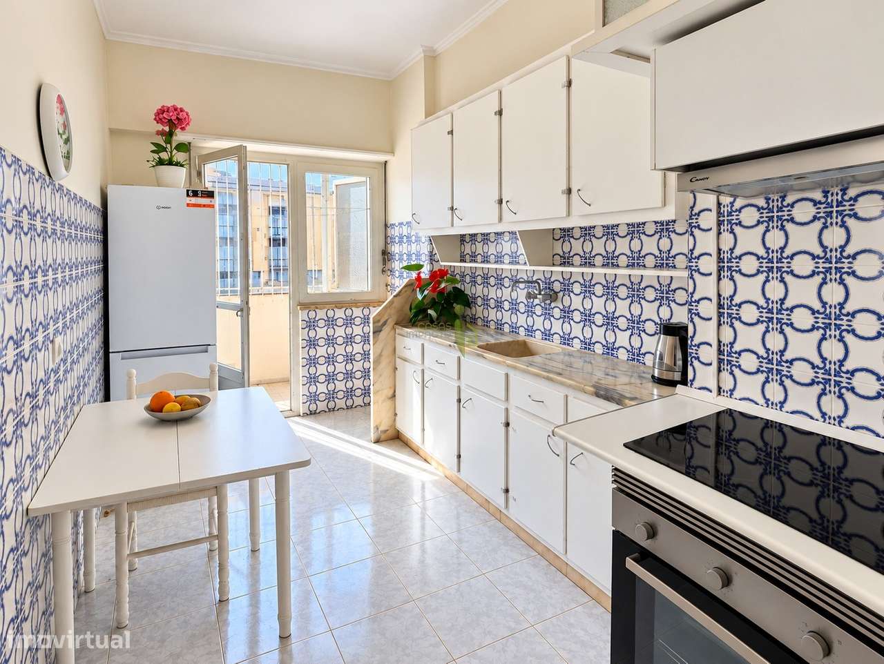 Apartamento T2 com Varanda, Elevador  | Junto a Comércio, Escolas e Tr-0