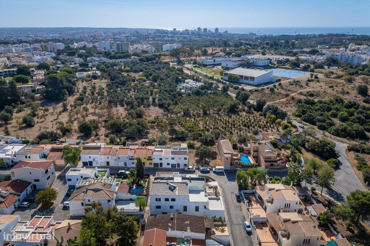 Excelente Moradia T4 com 438 m2 de Área de Construção em Alvor – Urb.-8