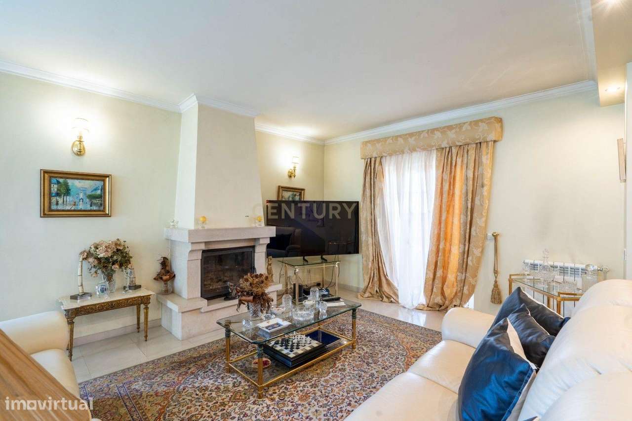 Excelente Moradia T4 com piscina, jardim, garagem e aquecimento centra - Grande imagem: 4/52