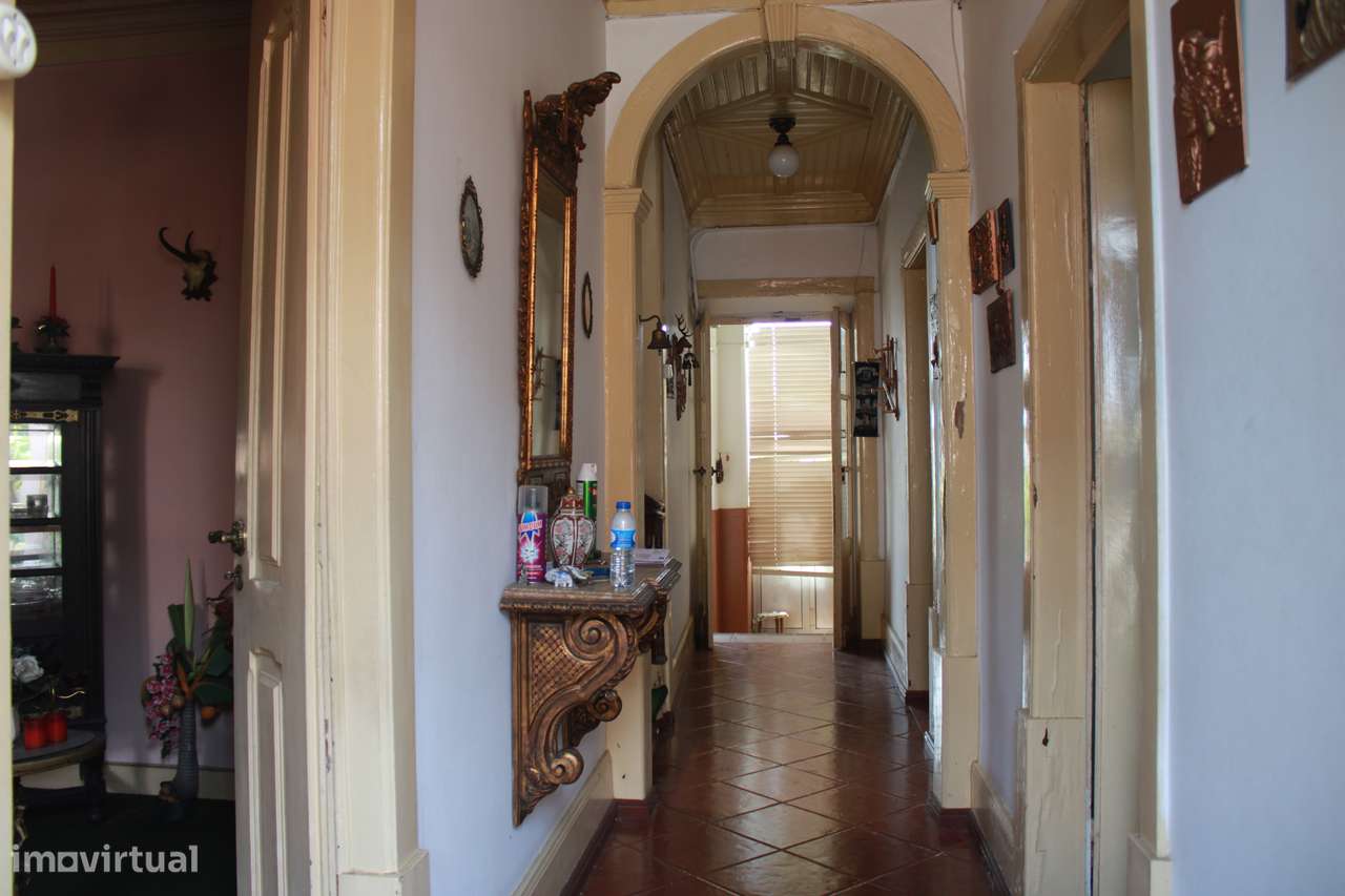 excelente moradia de traça antiga nos Olivais-3