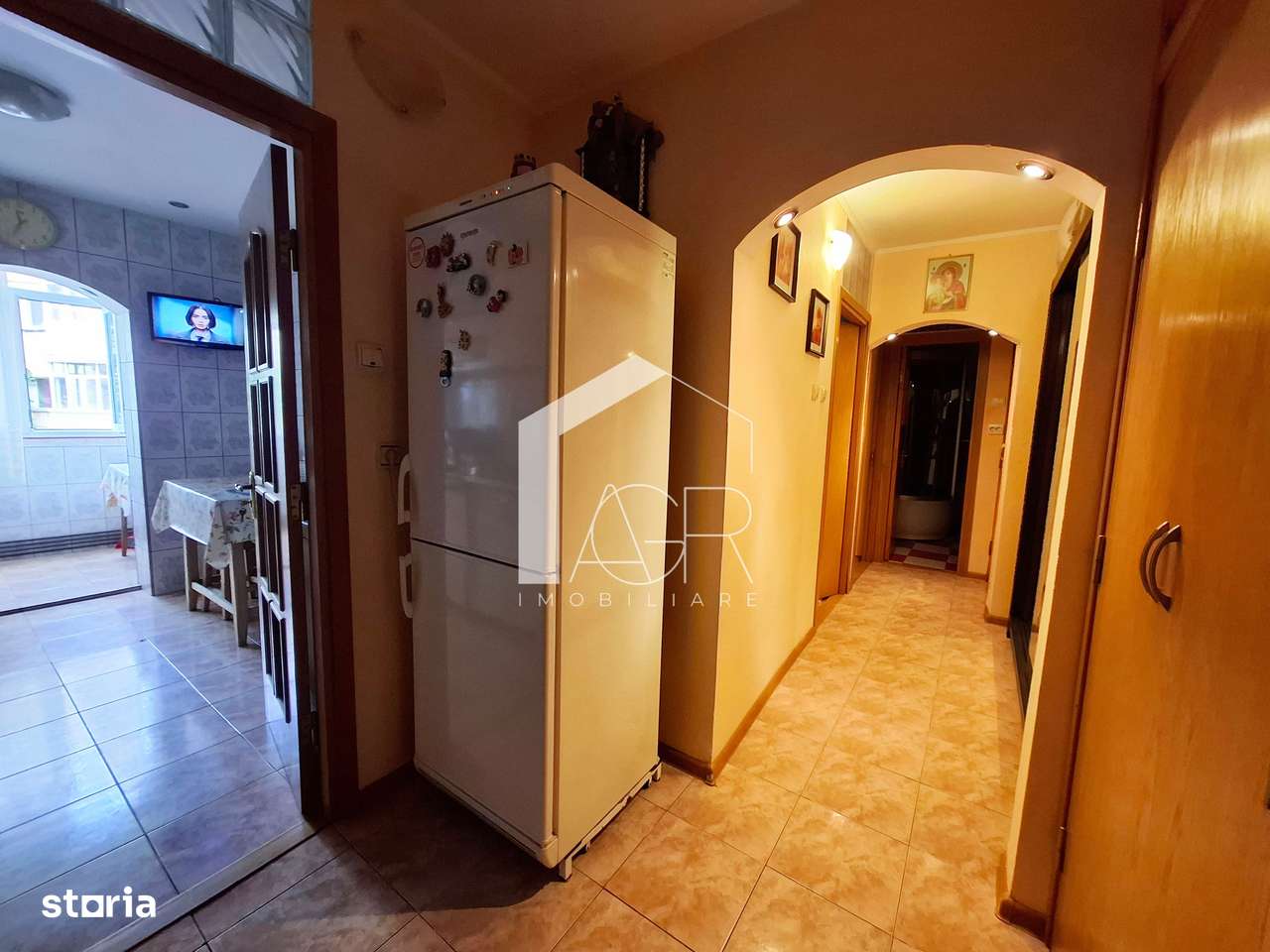 Apartament cu 3 camere, decomandat, zona Mihai Bravu-5