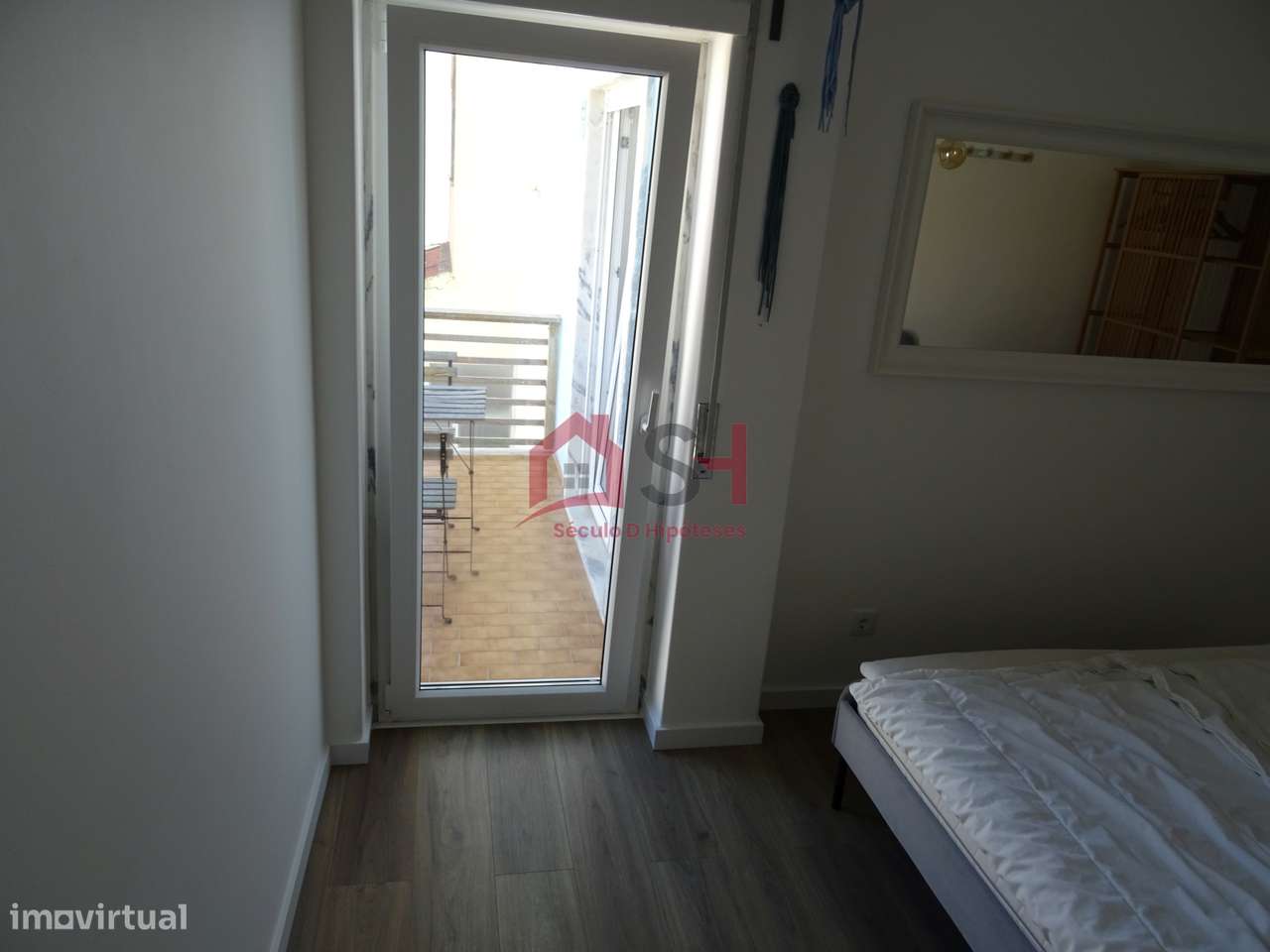 *Prédio com 2 Apartamentos + Loja + Arrecadação – Santa Cruz*-18