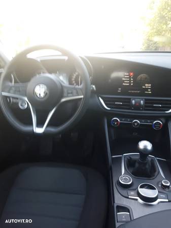 Alfa Romeo Giulia 2.2 JTDM Super - 19