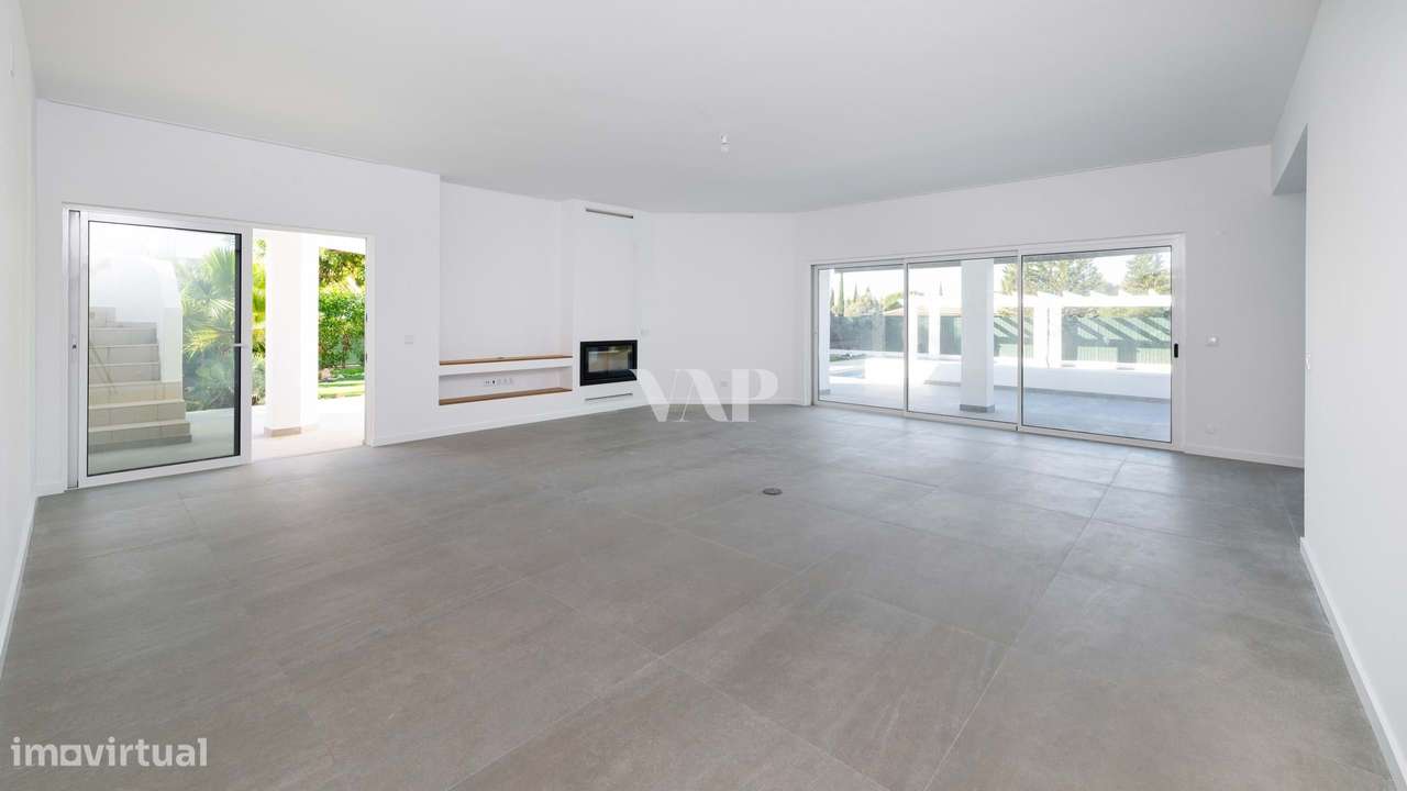 Moradia renovada 3+1 quartos com piscina e jardim privados, Vilamoura - Grande imagem: 3/48