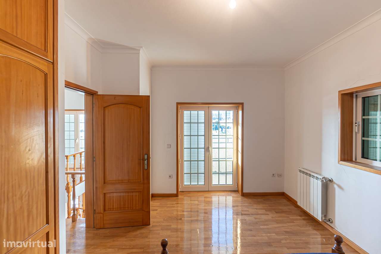 Moradia independente no centro de Alpendurada-26