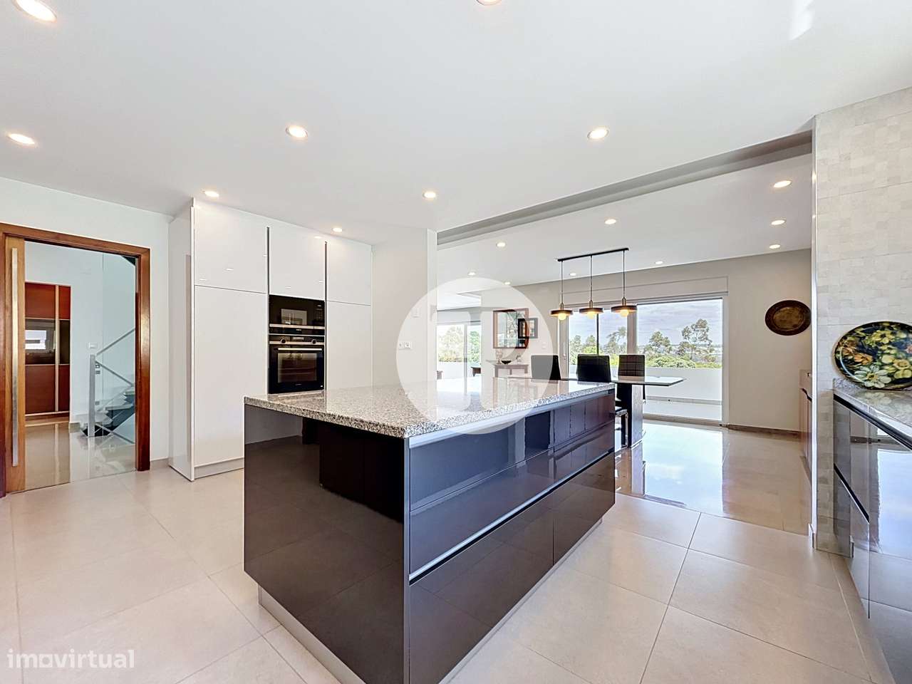 Moradia T4 contemporânea | Piscina e jardim 1.716 m² | Nadadouro-10