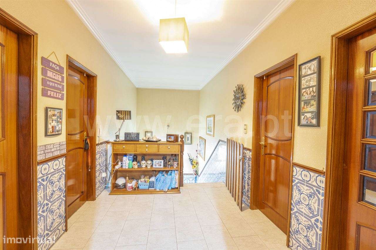 Moradia em Banda T5; Paivas-8