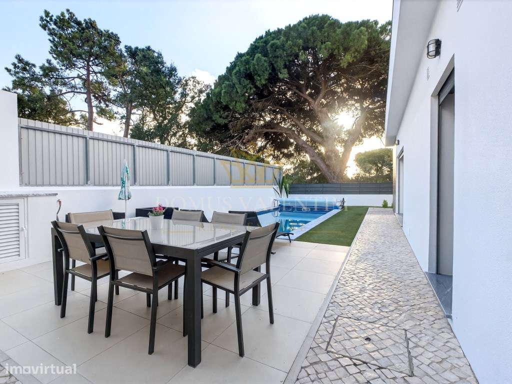 Moradia T4 em Oleiros, Azeitão - Conforto, espaço e tranquilidade!-4