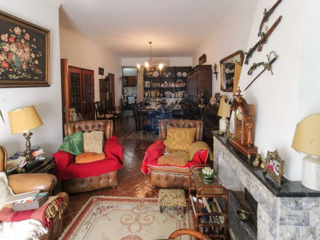 Moradia V5 c/ 2 garagens, terraço e loja - central - Grande imagem: 5/35