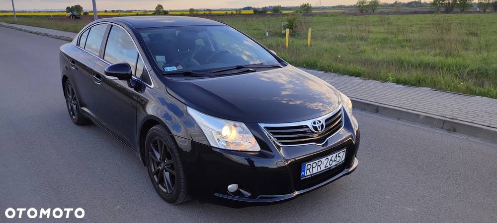 Toyota Avensis 1.6 Sol - 1